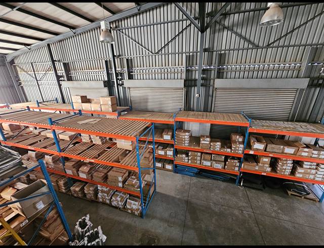 1,280M² WAREHOUSE FOR SALE IN NORTH RIDING